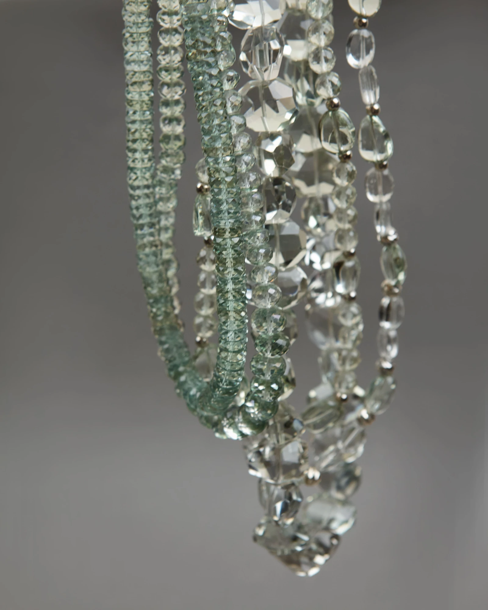 Празиолит: загадочный изумрудный кварц и его секреты