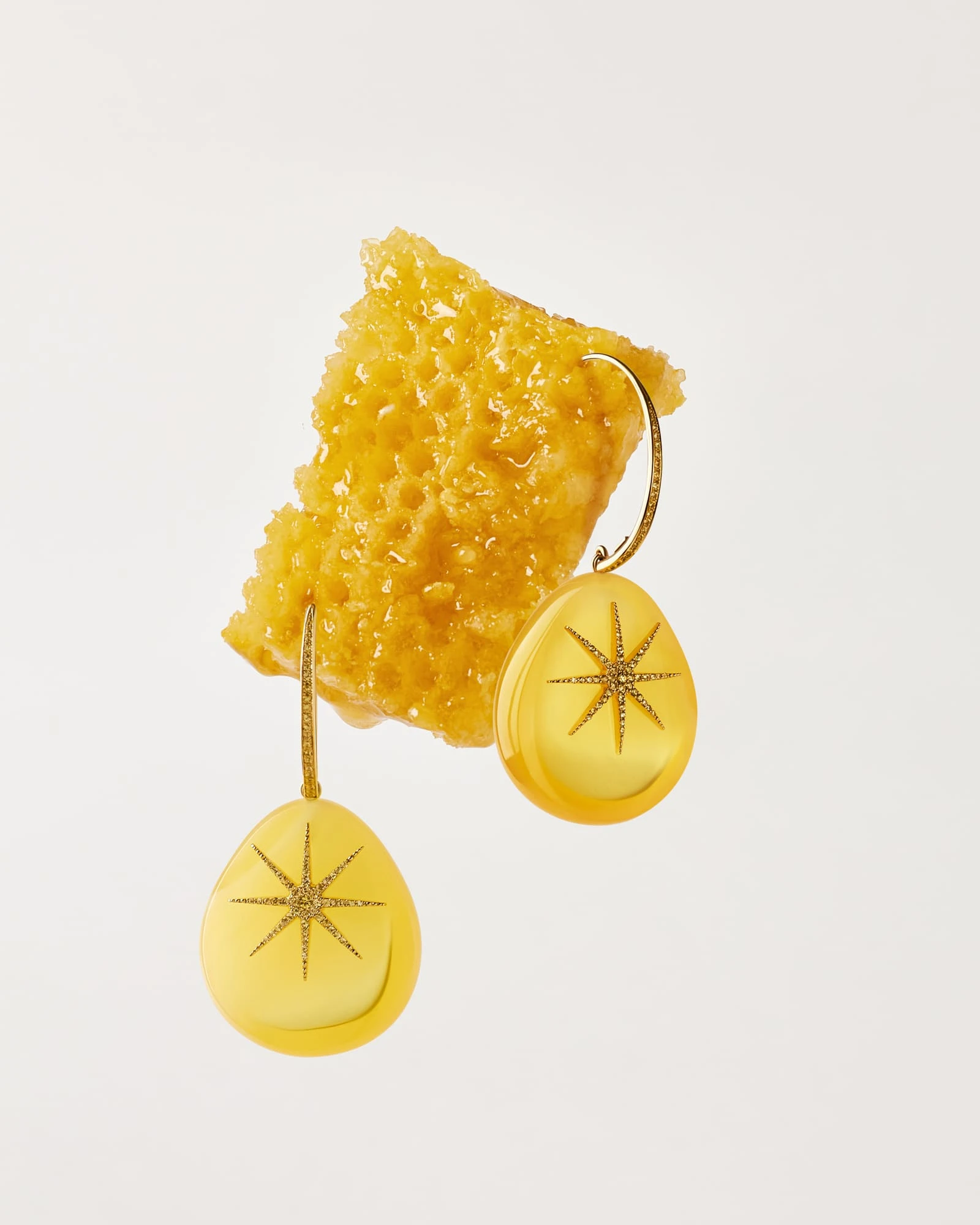 Ювелирные тренды зимы 2026: что действительно стоит носить