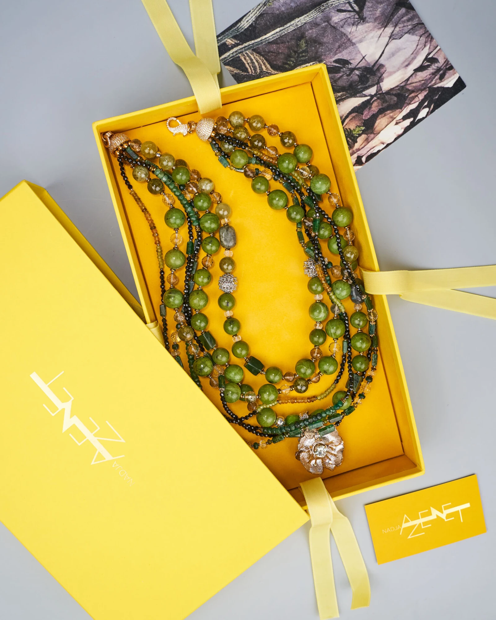 От орудий пещерных людей до божественного поклонения: чем во всем мире известен нефрит