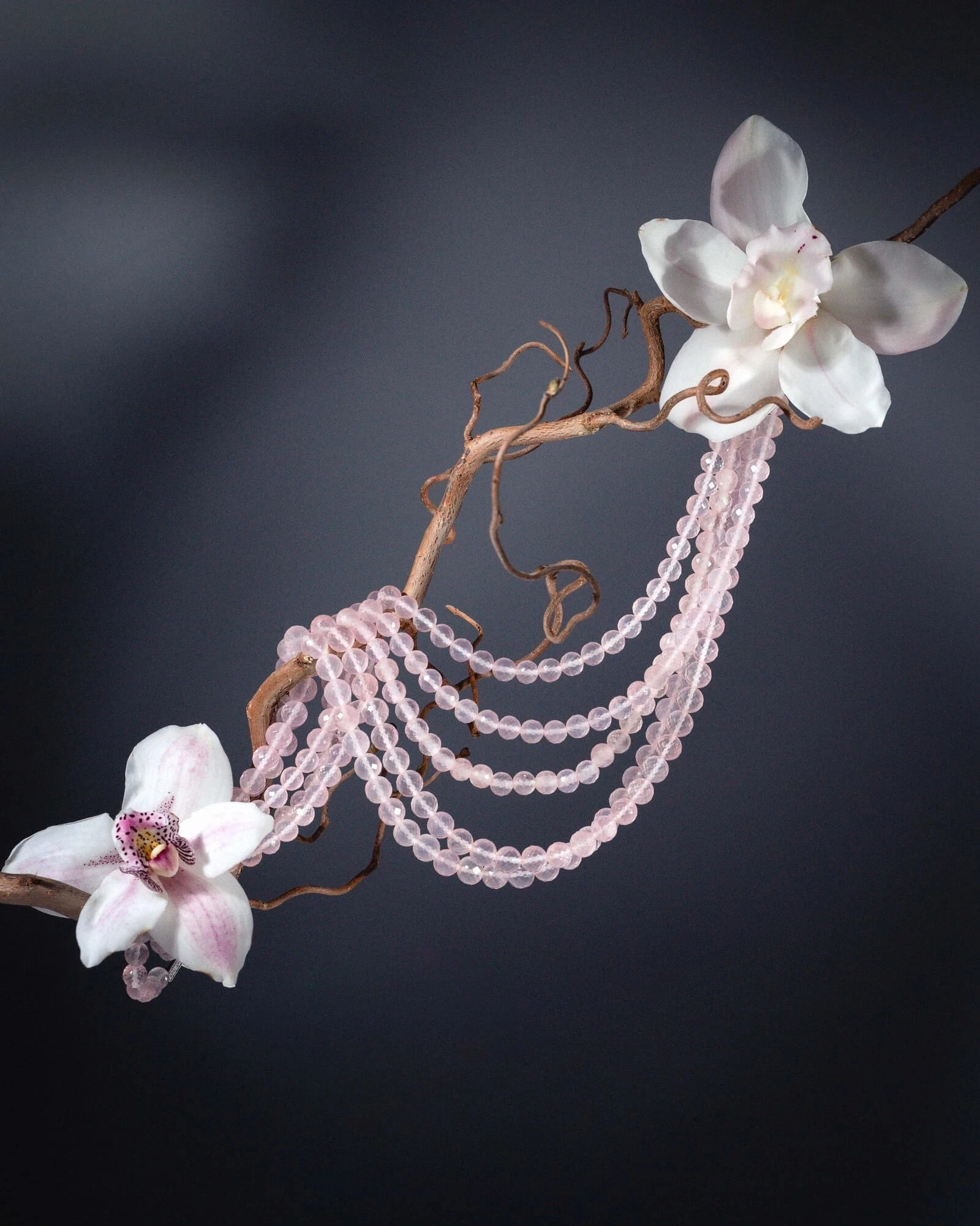 Дар Афродиты: что за камень розовый кварц