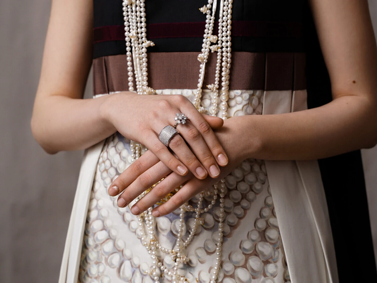 Яркий акцент: возрождение коктейльных колец