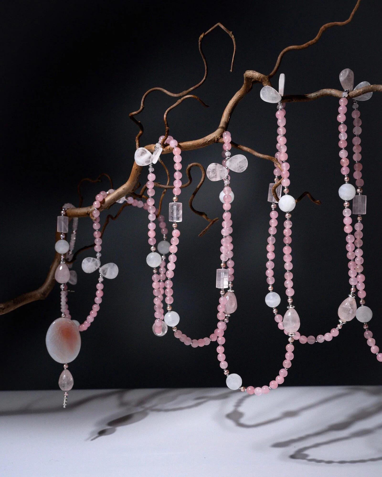 Дар Афродиты: что за камень розовый кварц