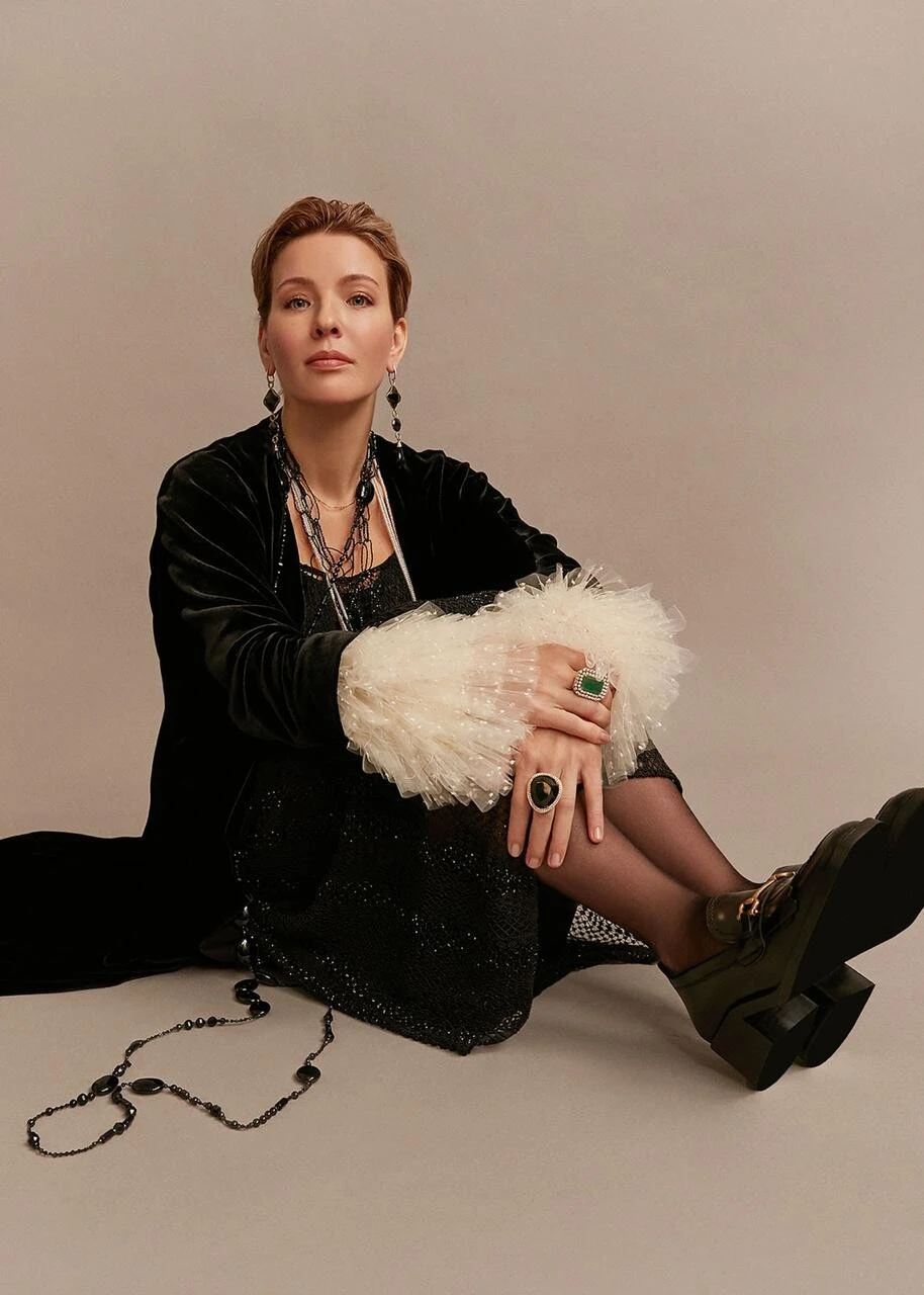 Безупречность и шарм: как создать идеальный образ в стиле Chanel