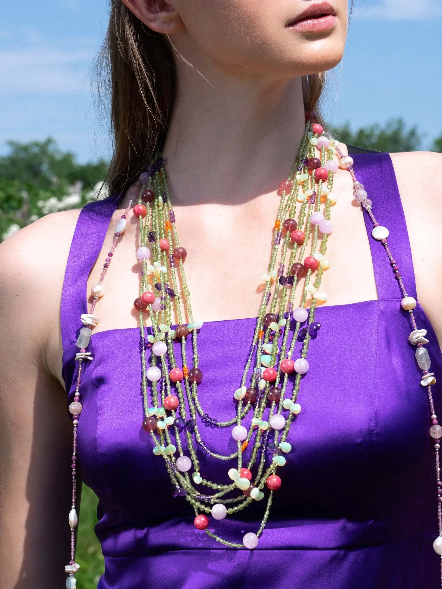 Заглянуть в будущее: какие цвета ювелирных камней будут на пике моды