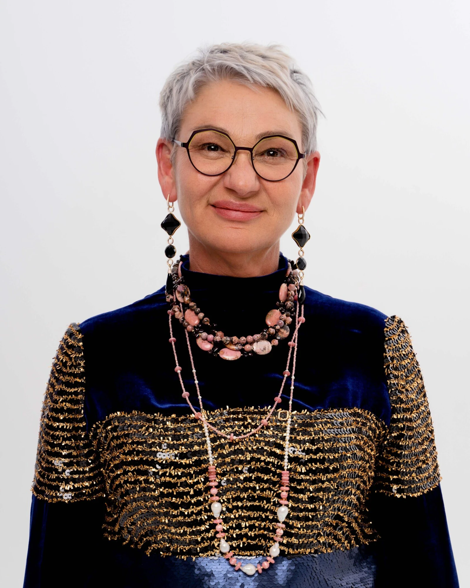 Родонит: редкий камень, который ценят за подлинность