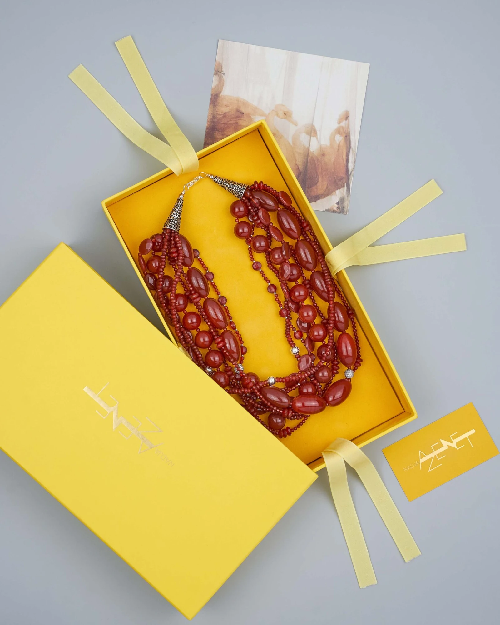 Сердолик — камень истории, власти и судьбы: от древних цивилизаций до украшений сегодня