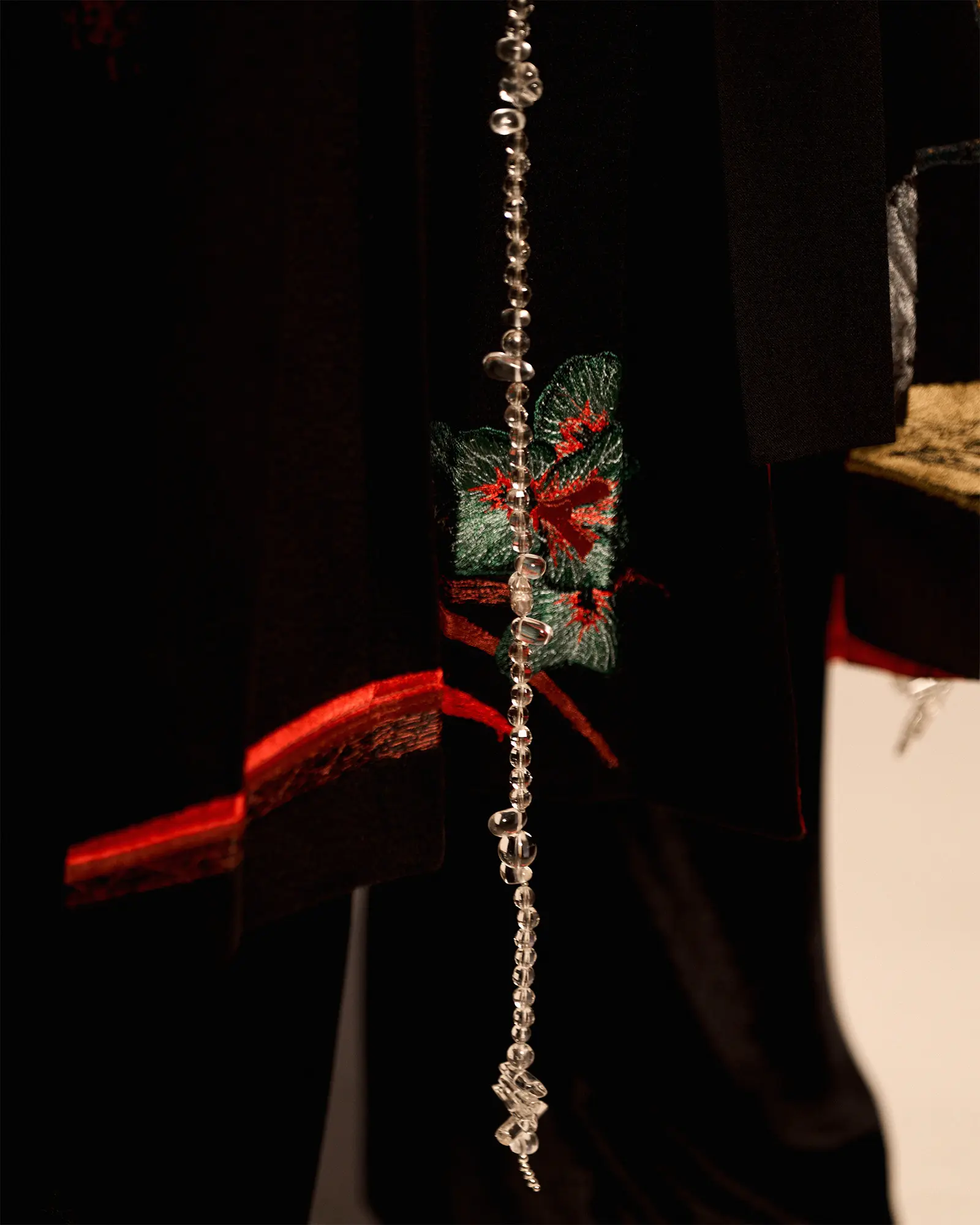 Аркан горный хрусталь прозрачного цвета - 178 000 Аркан горный хрусталь - мастерская Надежды Бойко