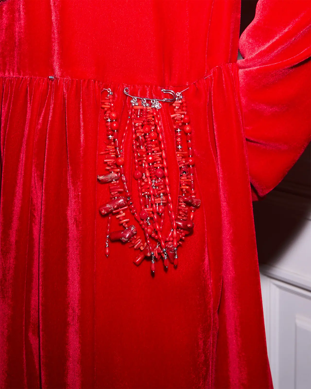 Ожеброшь красный коралл красного цвета - 25 000 Ожеброшь красный коралл - мастерская Надежды Бойко