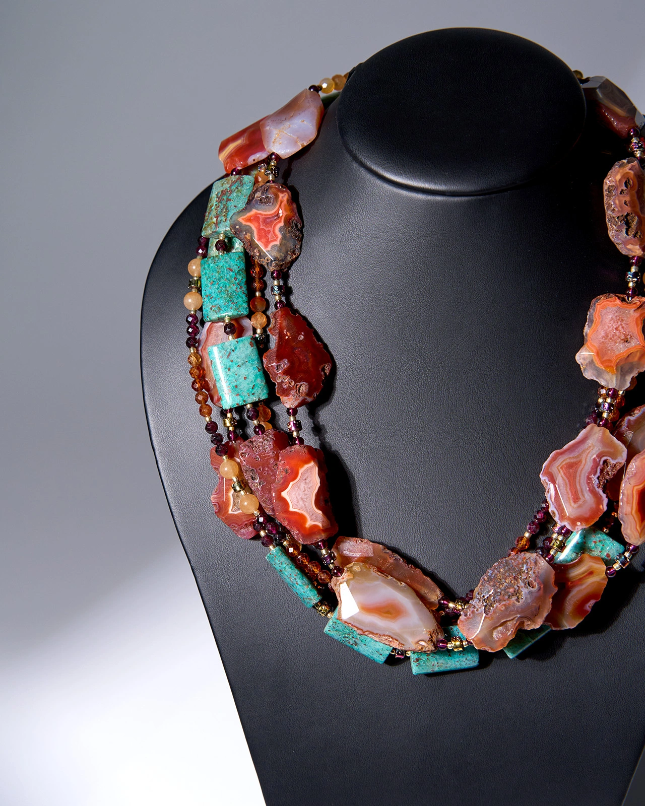 Комплект из сердолика и яшмы голубы цвета Яшма - 111 220 Комплект из сердолика и яшмы - мастерская Надежды Бойко