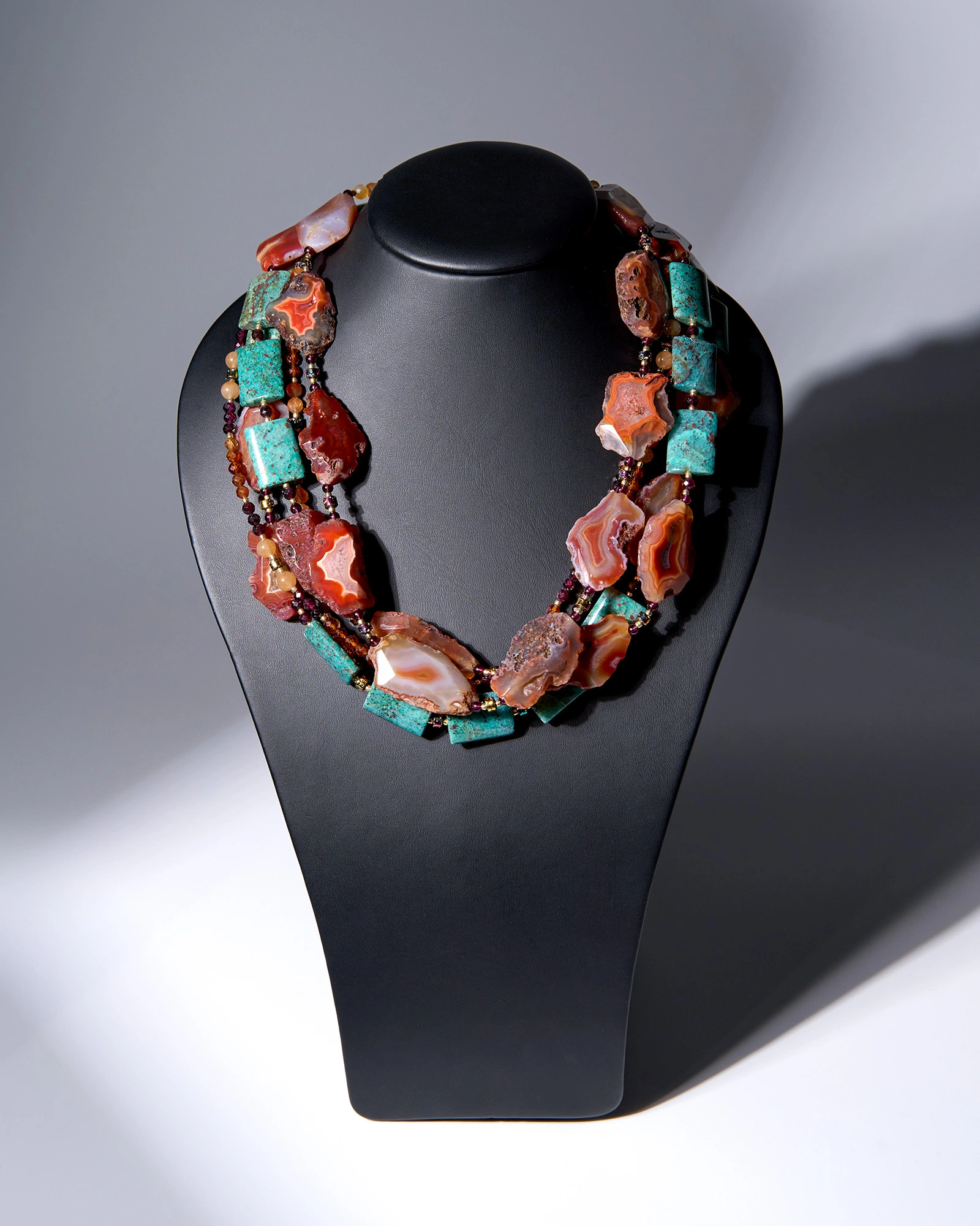 Комплект из сердолика и яшмы голубы цвета Оранжевый гранат - 111 220 Комплект из сердолика и яшмы - мастерская Надежды Бойко