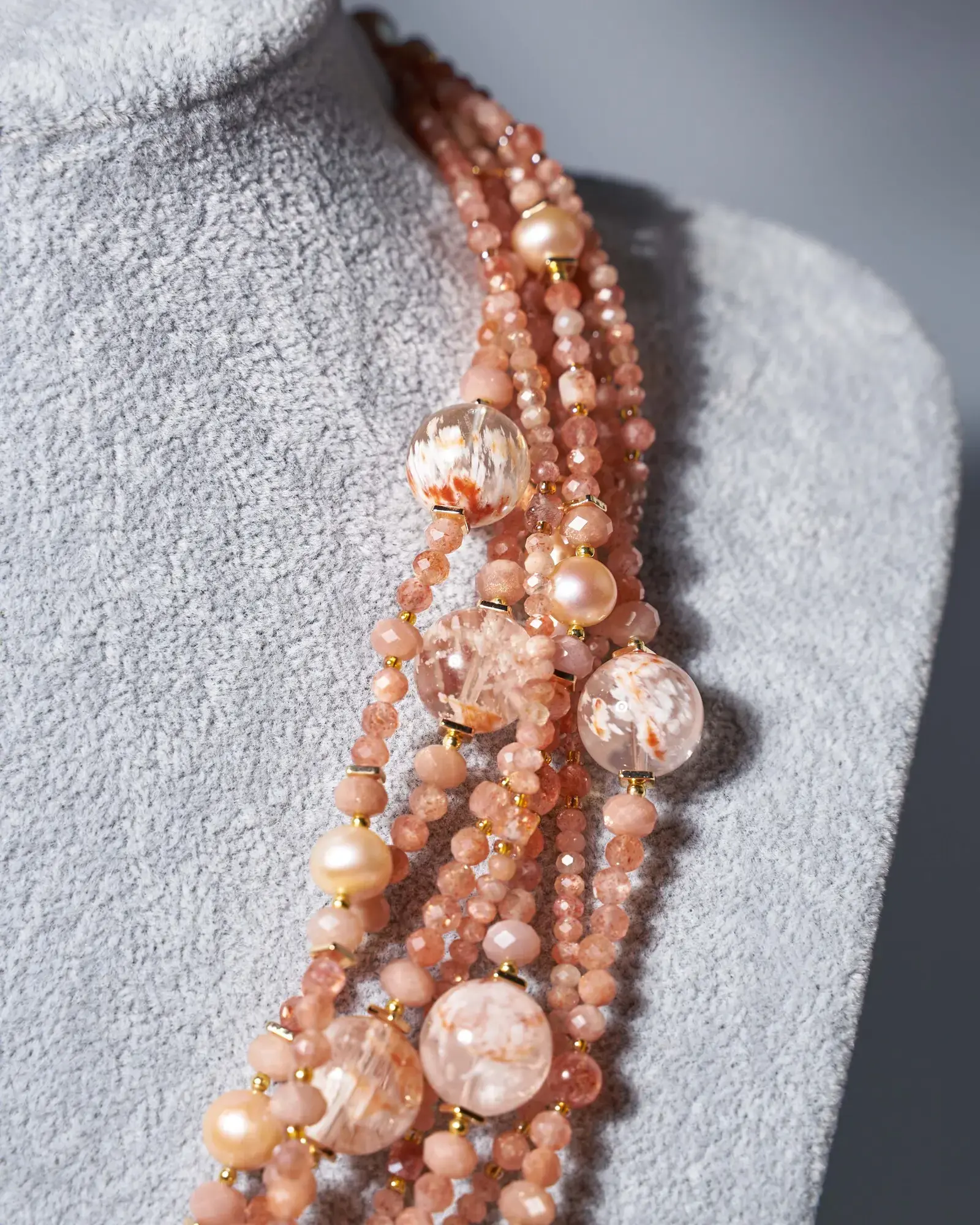 Комплект из солнечного камня бежевого цвета Солнечный камень - 86 200 Комплект из солнечного камня - мастерская Надежды Бойко