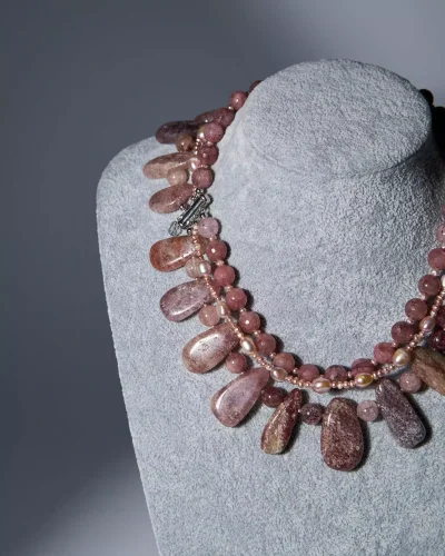 Бусы-воротник клубничный кварц розового цвета - 89 000 Бусы-воротник клубничный кварц - мастерская Надежды Бойко