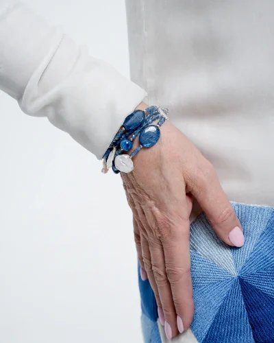 Браслет кианит, жемчуг Гонконг - мастерская Надежды Бойко