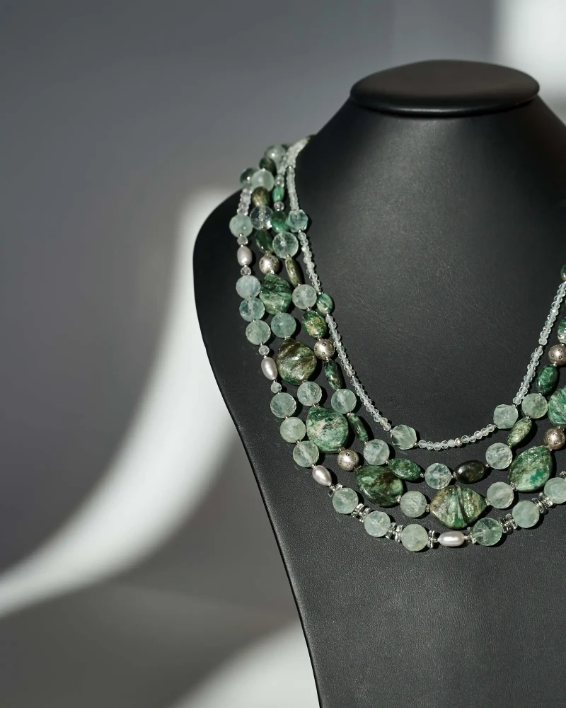 Бусы фуксит, флюорит - мастерская Надежды Бойко