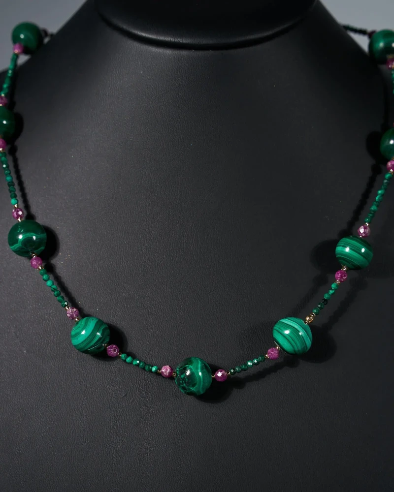 Бусы малахит, корунд - мастерская Надежды Бойко