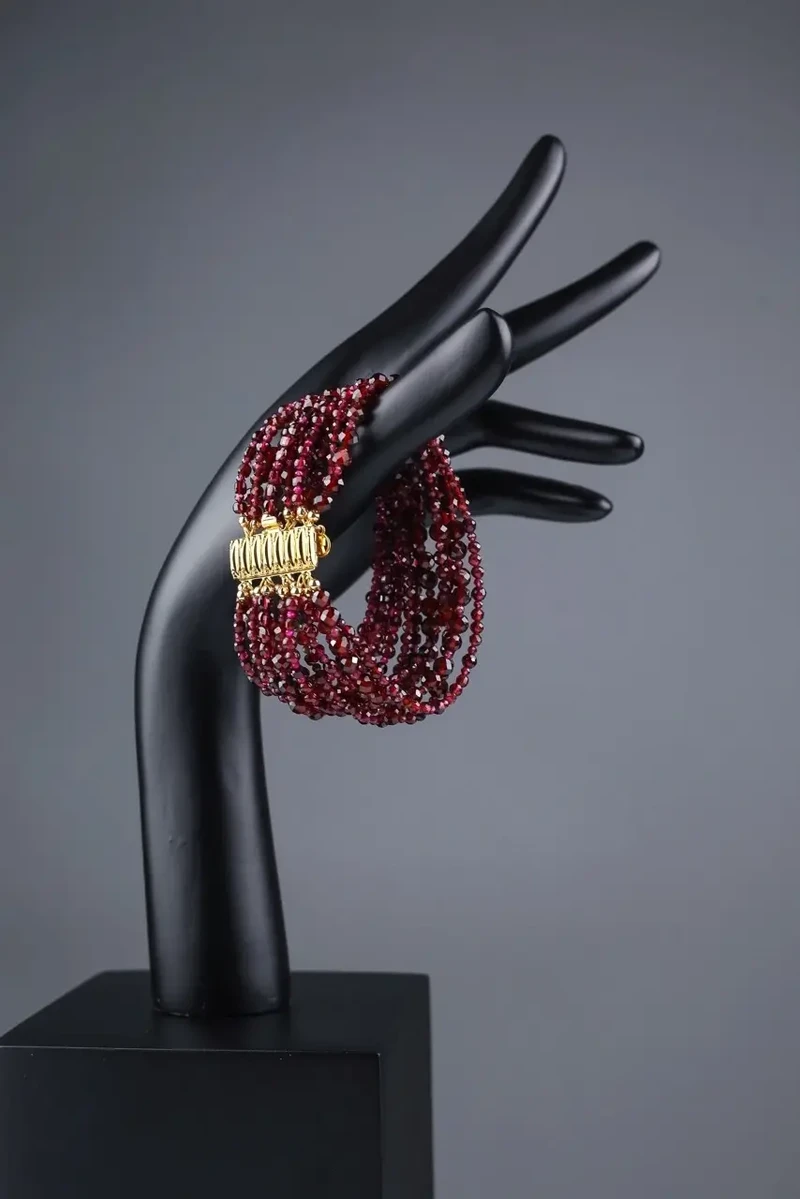 Браслет гранатовый - мастерская Надежды Бойко