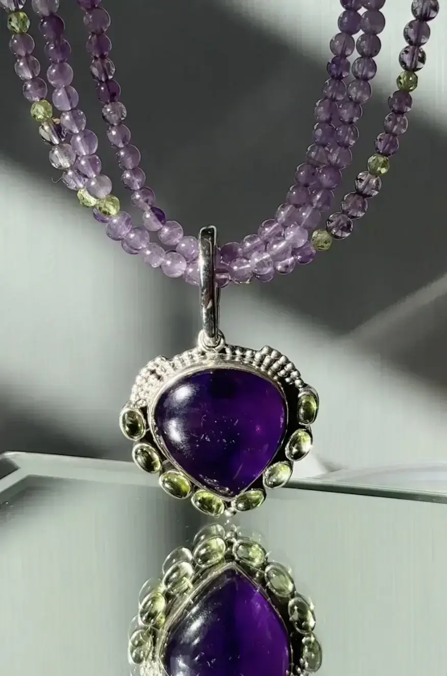 Бусы с кулоном аметист